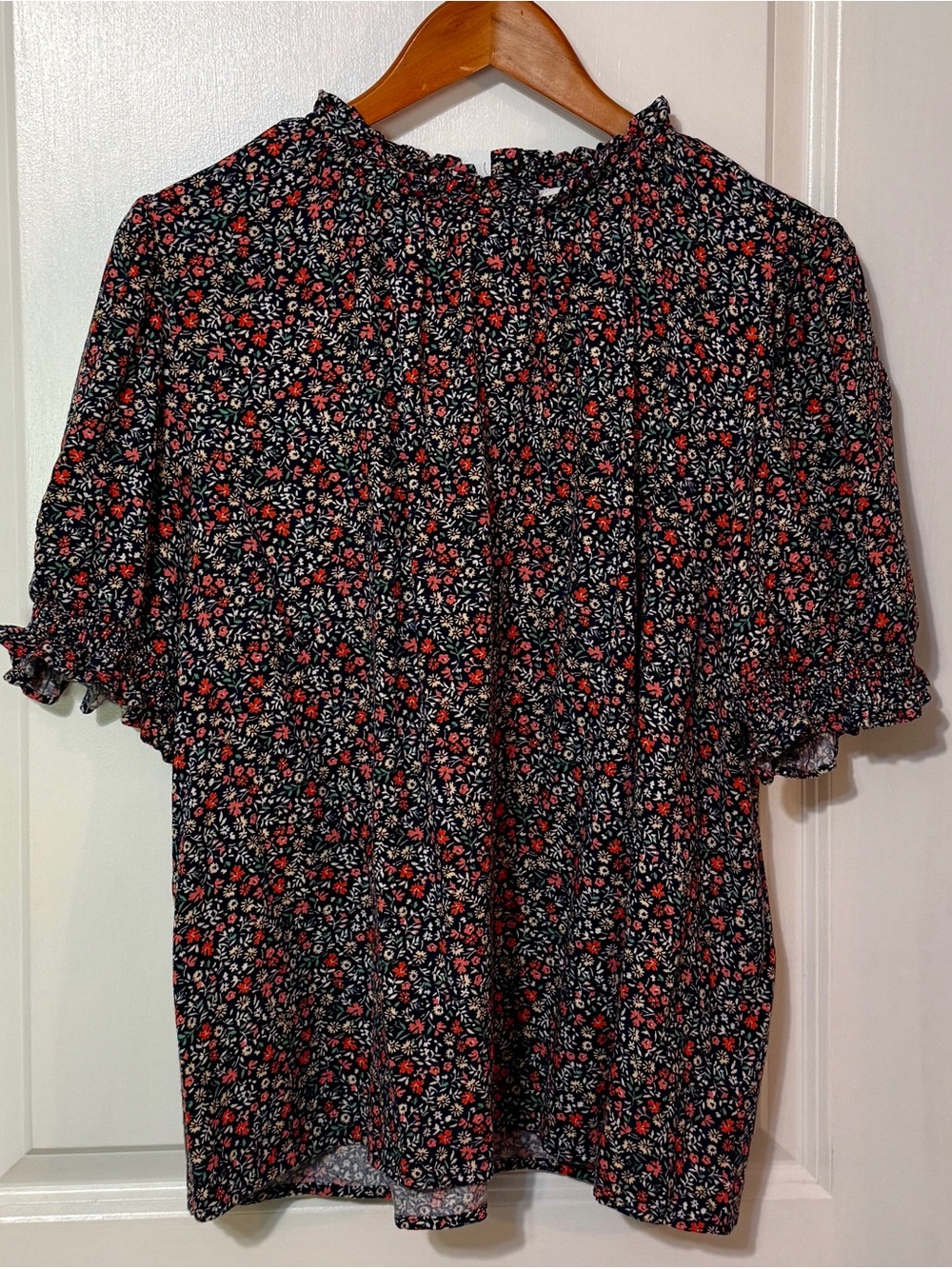 Amazon Essentials: Navy mini florals SS shirt with button closure